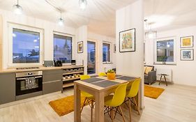 Modern And Stylish Apartment W Terrace